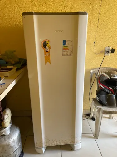 Geladeira Refrigeador Esmaltec ROC31R 218L Branca - 220V (Muito Econômica)