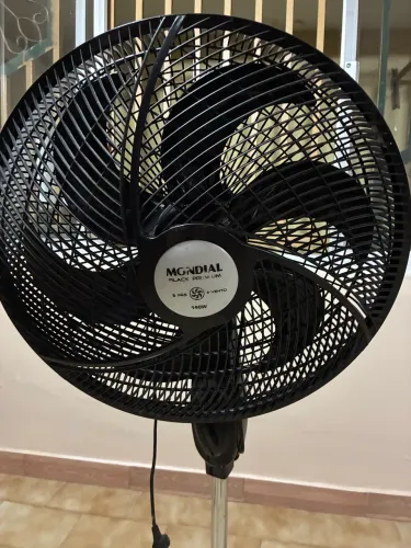 ? Ventilador de Coluna Mondial Black Premium 40cm 140W