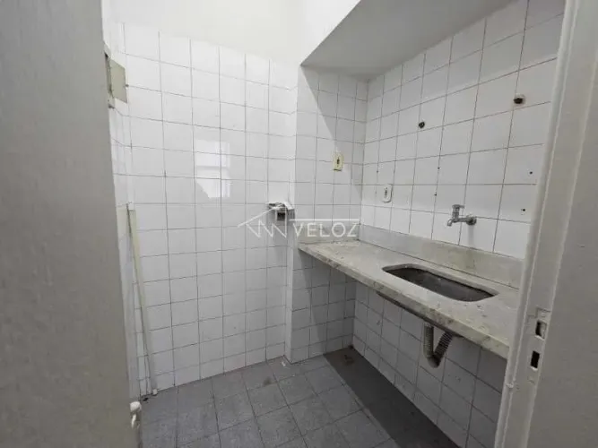 Kitnet/Conjugado : / Residencial / Centro
