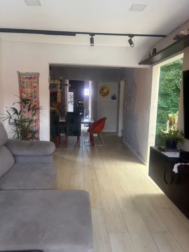 Casa bem localizada com terreno amplo - financiável - aceitamos veículo na negociação