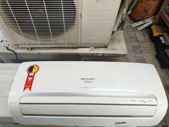 Split Springer Midea inverter 9000 Btus.