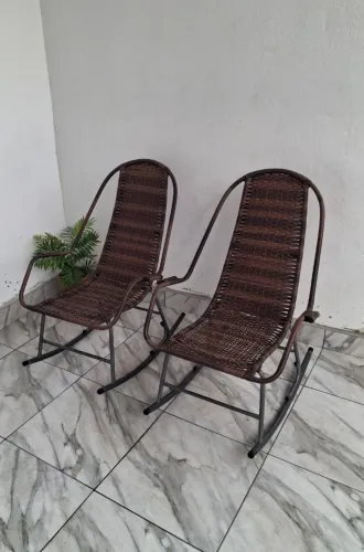 Cadeira de balanço vime sintético