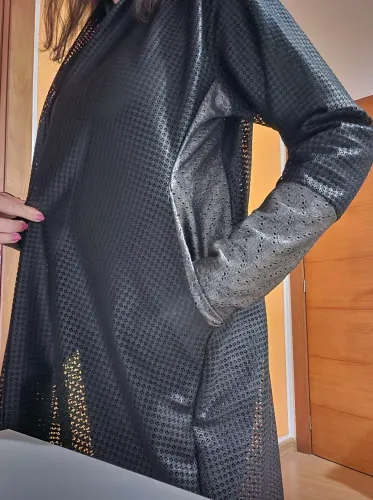 Kimono longo preto com detalhes em cinza, veste G/Gg