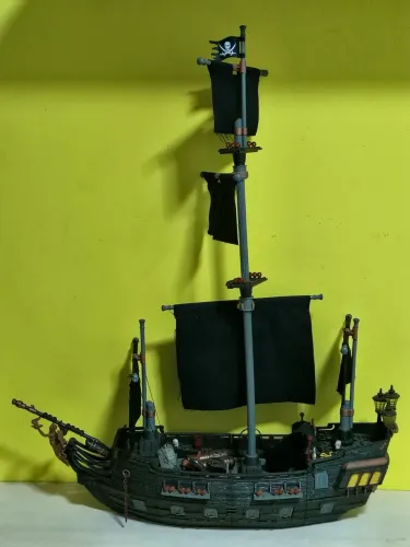 Piratas do Caribe Perola Negra Mega Bloks 