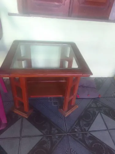 Mesa de centro vidro com madeira de lei em perfeito estado facilito a entrega 