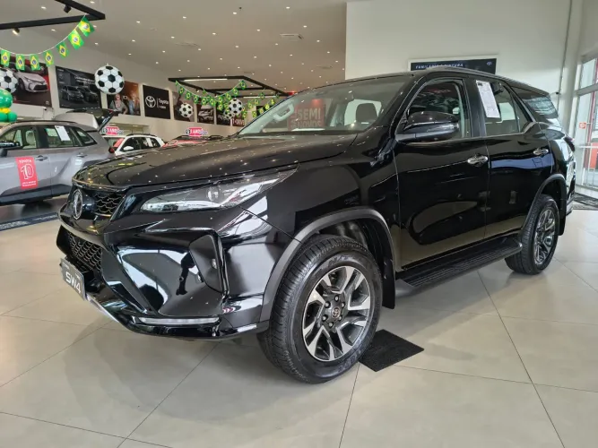 Toyota Hilux SW4 SRX Plat. 4X4 2.8 TB Die. Aut. 2026