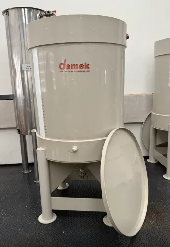 Tanque Industrial em Fibra de Vidro Damek com Fundo Cônico