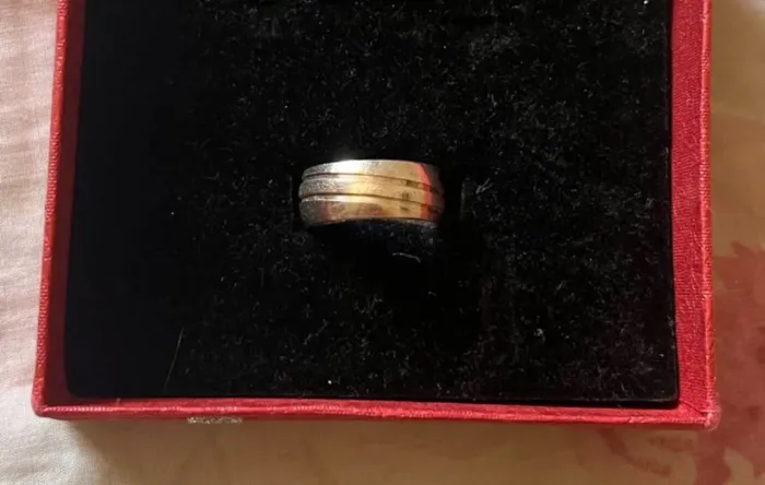 Anel/Aliança de prata 925, detalhe em ouro