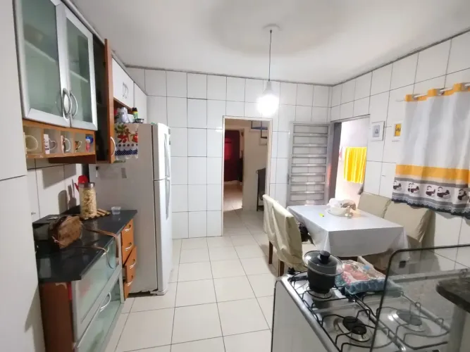 Sobrado para venda possui 185 metros quadrados com 2 quartos 2 vagas Taboao da Serra