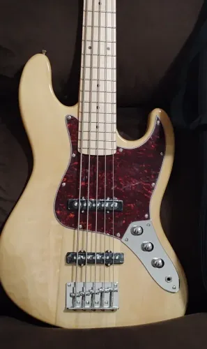 Baixo Jazz Bass 5 cordas