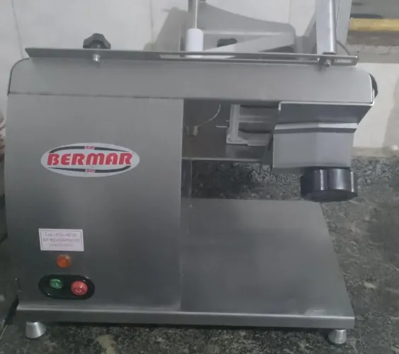 Máquina de cortar frios