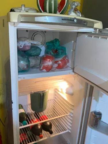 Geladeira gelo seco em ótimo estado 