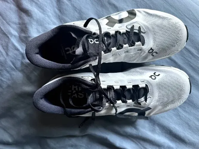 Tênis de Corrida ON Cloudmonster Hyper - 43 - Semi-novo