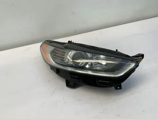 Farol Direito Ford Fusion Titanium 2013 2016 Detalhe Direito/passageiro