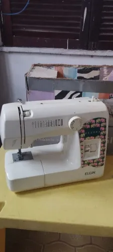 Máquina de costura Elgin, apenas 400 reais