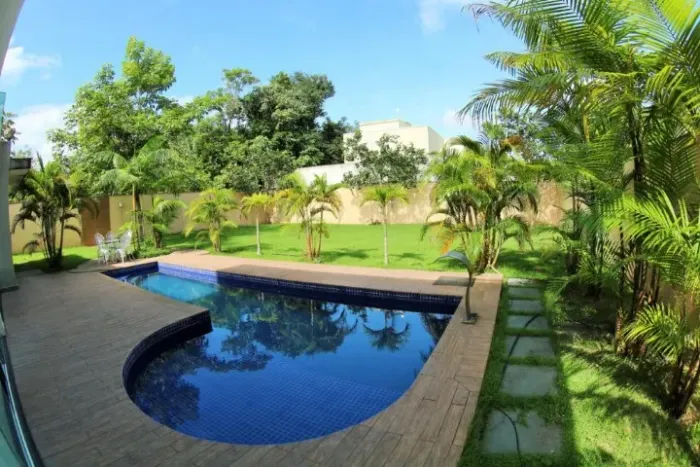 Vendo 01 casa duplex semi mobiliada com 04 suítes no Condomínio Praia dos Passarinhos 