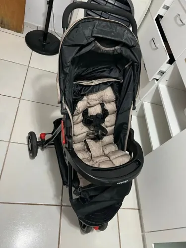 VENDO CARINHO DE BEBÊ NOVO - MENINO E MENINA