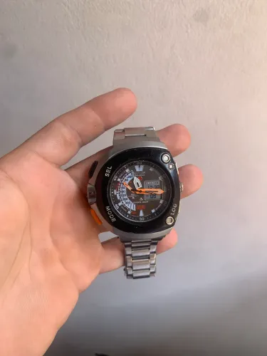 Relógio Citizen meia lua primeira linha 