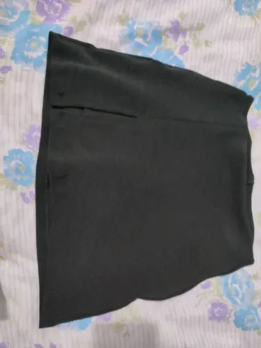 Short saia com fenda lateral