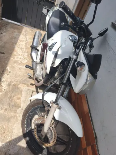 Vendo titan pra levar logo