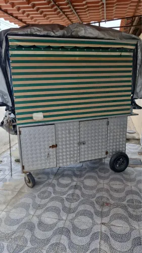 Barraca de hambúrguer e cachorro quente 