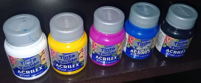 Tinta para tecido 3 reais cada
