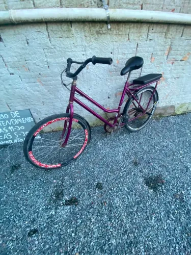 A bike só tá com pneu furado leva as duss