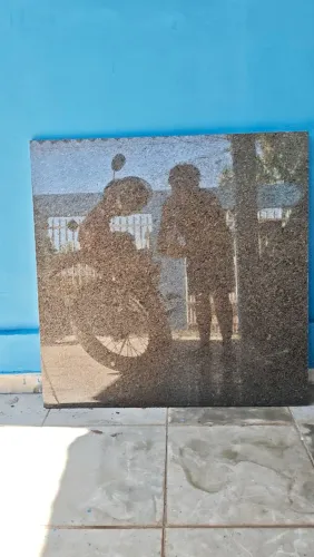 granito de cor escura