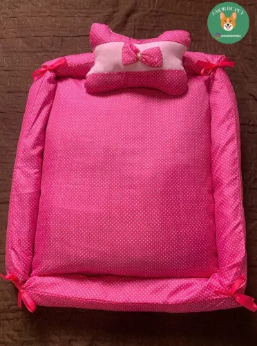Cama pet tipo caixinha com travesseirinho.