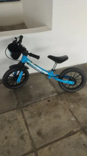 Bicicleta de equilíbrio infantil