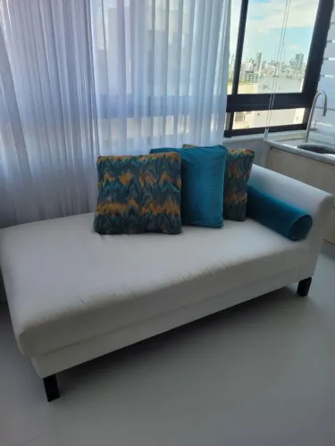 Sofá branco recamier 3 lugares