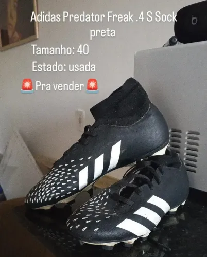 Chuteira da Adidas estilo botinha