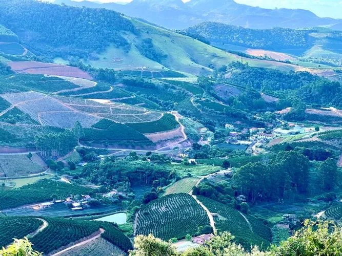 **IMPERDIVEL-CHACARA VALE DOS VINHEDOS EM SANTA TERESA**