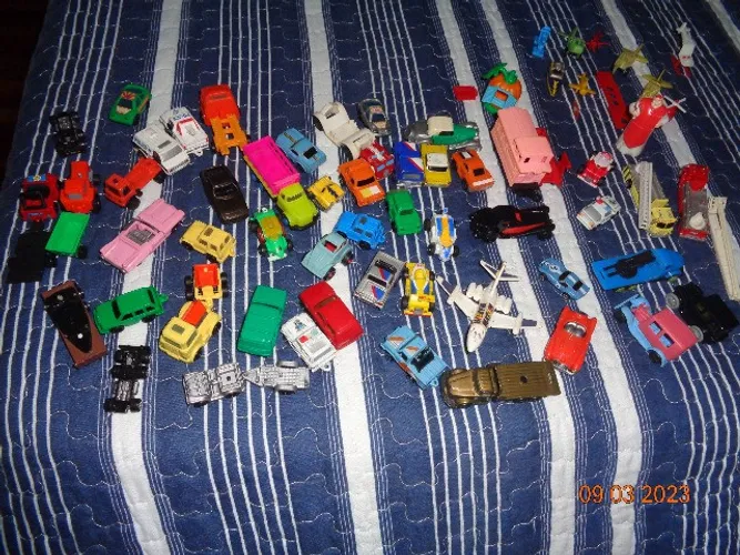 Lote Com brinquedos diversos de Plástico Antigos