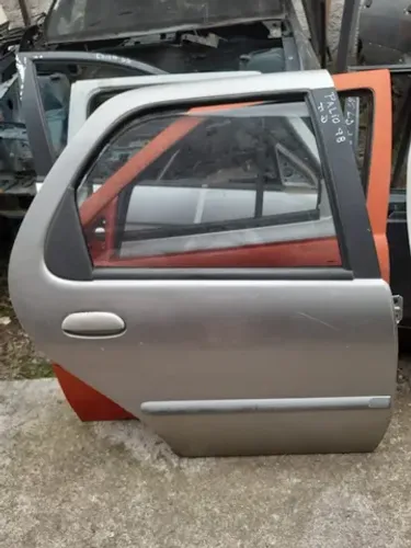 Porta Pálio 98 Traseira direita.