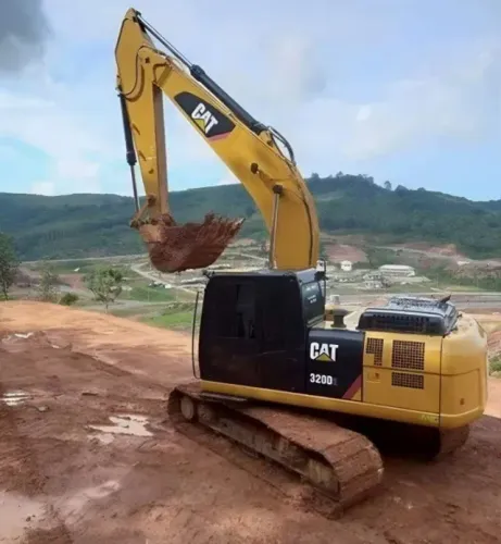 Escavadeira Hidráulica Caterpillar 320 D2 Ano 2015