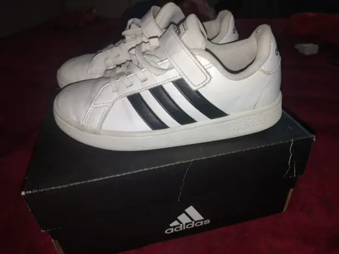 Tênis Adidas original n.28 não entrego
