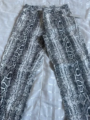 Calça Skinny com estampa de cobra