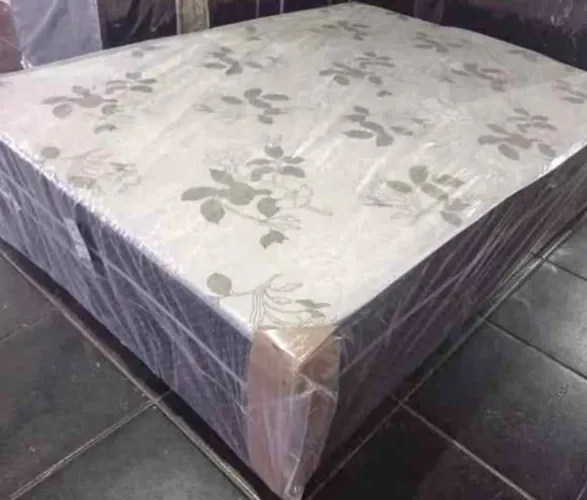 Colchão Box Casal com Design Floral Elegante