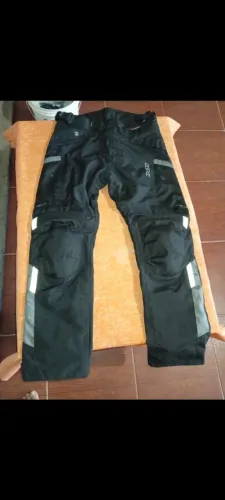 Vendo Calça con proteçao