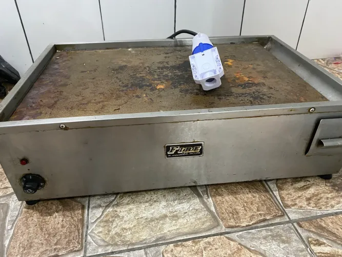 Chapa Elétrica Industrial Fire 4000W 220V - Profissional em Inox - usada