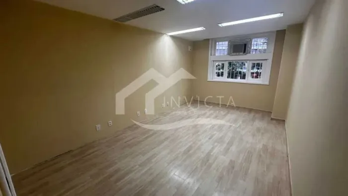 03 salas, totalizando 60m² de área total e útil