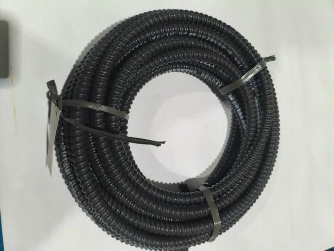Eletroduto flexível metálico com capa diâmetro de 3/8"marca Delkaflex, rolo com 12mts