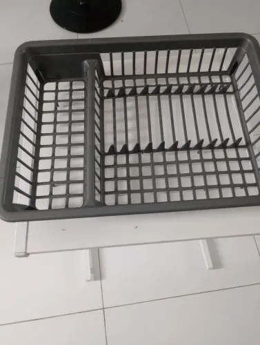 Porta-pratos de plástico cinza
