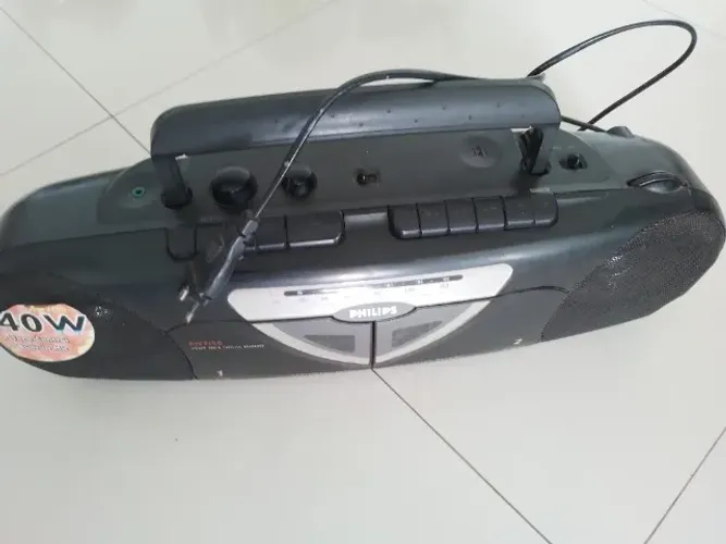 Rádio AM FM e toca fitas antigo