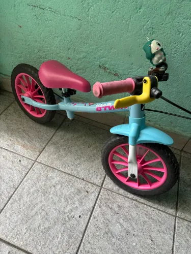 Bicicleta infantil de equilíbrio