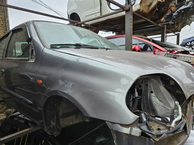Paralama direito clio 2001