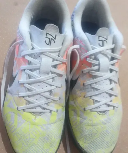 Chuteira Nike NJR