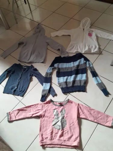 Lote de casacos e cardigan infantil