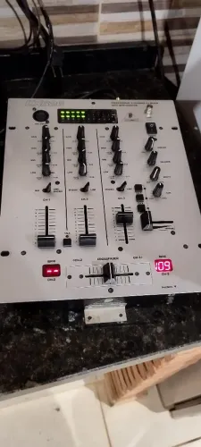 Som para ambientes. Você é o DJ 